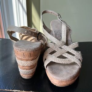 Wedge heels with straps